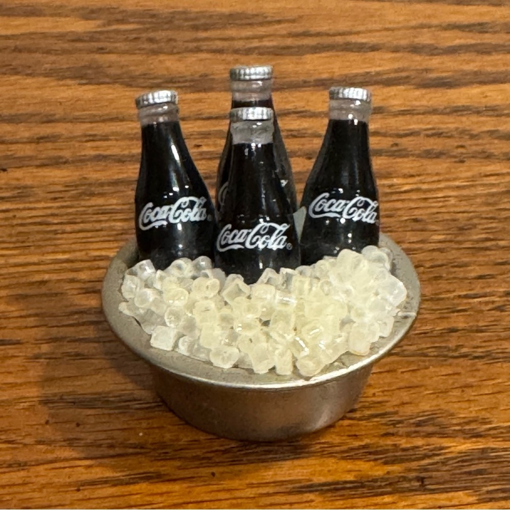 Vintage Coca Cola 4 Bottles In Ice Bucket Silver Mini Figurine Magnet?